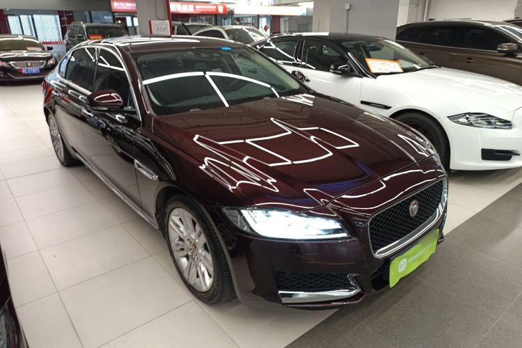 Used Jaguar XFL 2018 XFL 2.0T 250 PS Luxury Edition Front Right 45 Deg