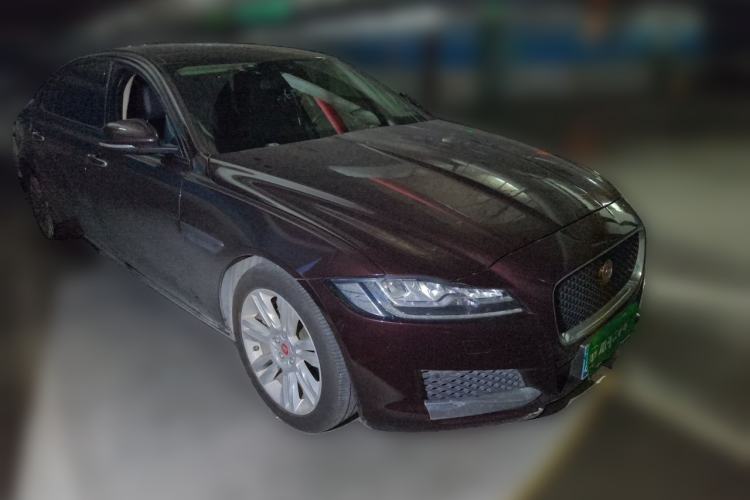 Used Jaguar XFL 2018 XFL 2.0T 250 PS Luxury Edition Front Right 45 Deg