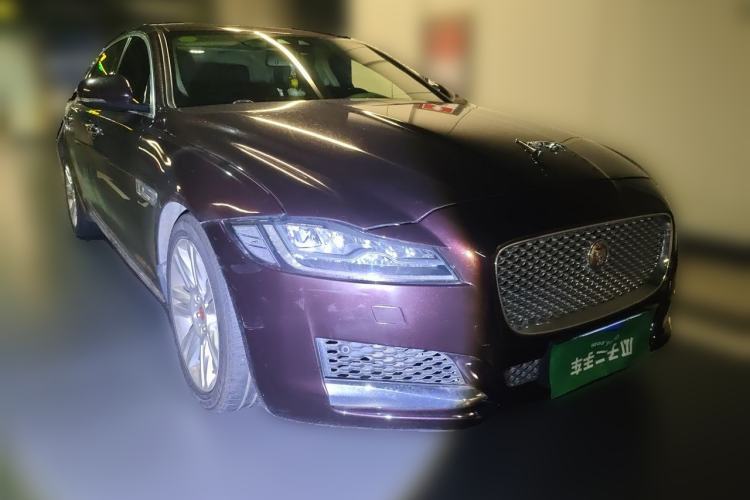 Used Jaguar XFL 2018 XFL 3.0 SC 340 PS Luxury Edition Front Right 45 Deg