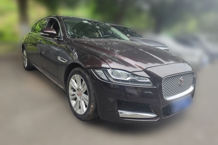 Used Jaguar XFL 2018 XFL 3.0 SC 340 PS Luxury Edition Front Right 45 Deg