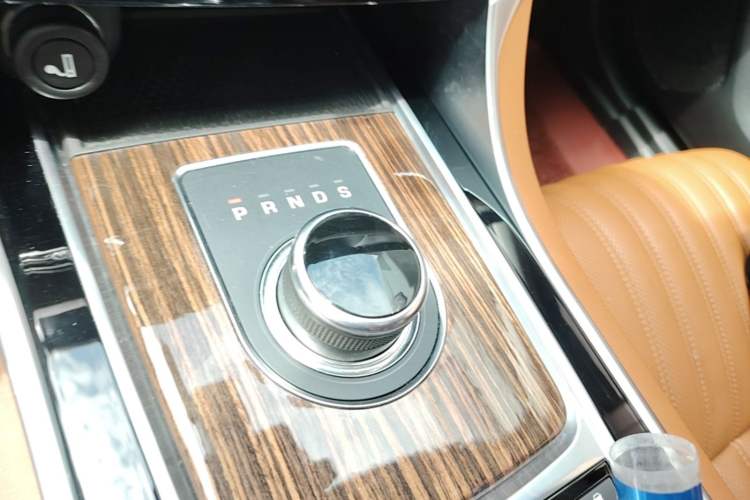 Used Jaguar XFL 2018 XFL 3.0 SC 340 PS Luxury Edition Gear Lever