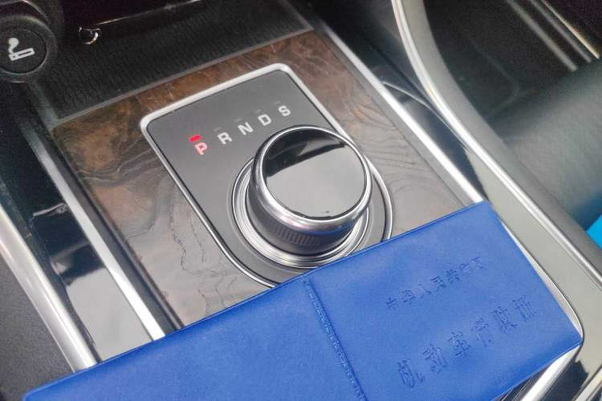 Used Jaguar XFL 2018 XFL 2.0T 250 PS Luxury Edition Gear Lever
