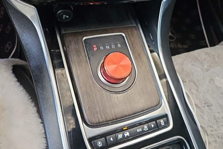 Used Jaguar XFL 2018 XFL 2.0T 200PS Elite Edition Gear Lever