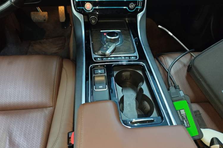 Used Jaguar XFL 2018 XFL 2.0T 250 PS Luxury Edition Gear Lever