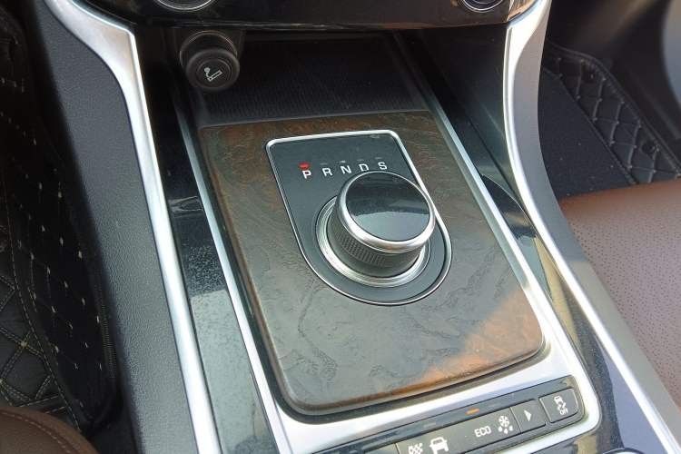 Used Jaguar XFL 2018 XFL 2.0T 250 PS Luxury Edition Gear Lever