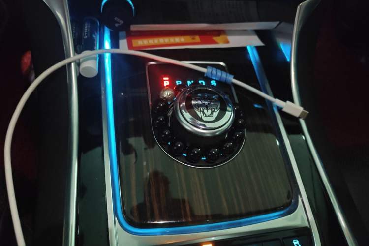 Used Jaguar XFL 2018 XFL 3.0 SC 340 PS Luxury Edition Gear Lever
