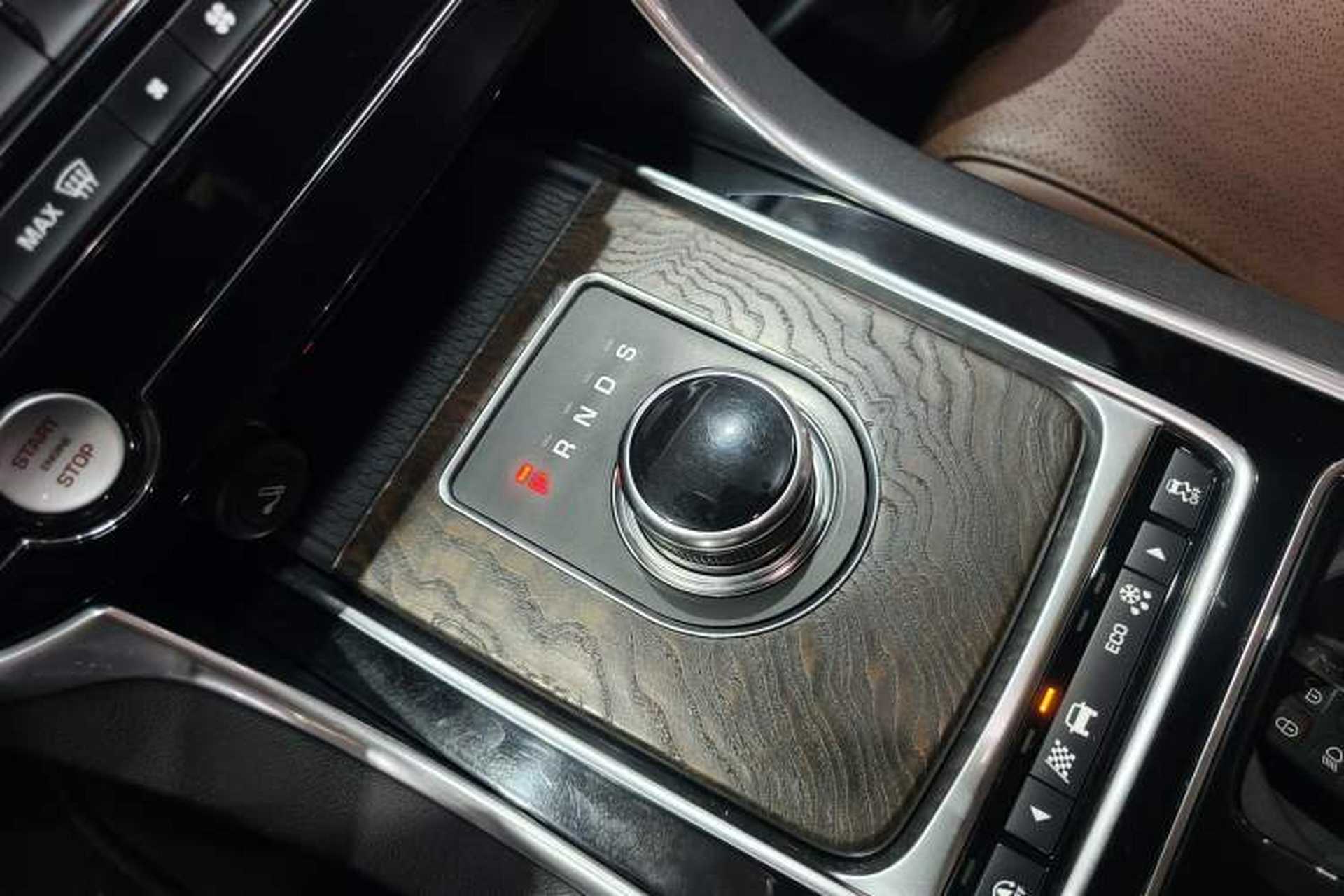 Used Jaguar XFL 2018 XFL 2.0T 250 PS Premium Edition Gear Lever
