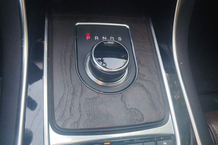Used Jaguar XFL 2018 XFL 2.0T 250 PS Luxury Edition Gear Lever