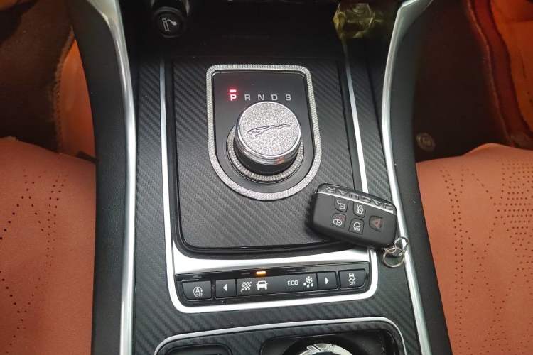 Used Jaguar XFL 2018 XFL 2.0T 200PS Luxury Edition Gear Lever