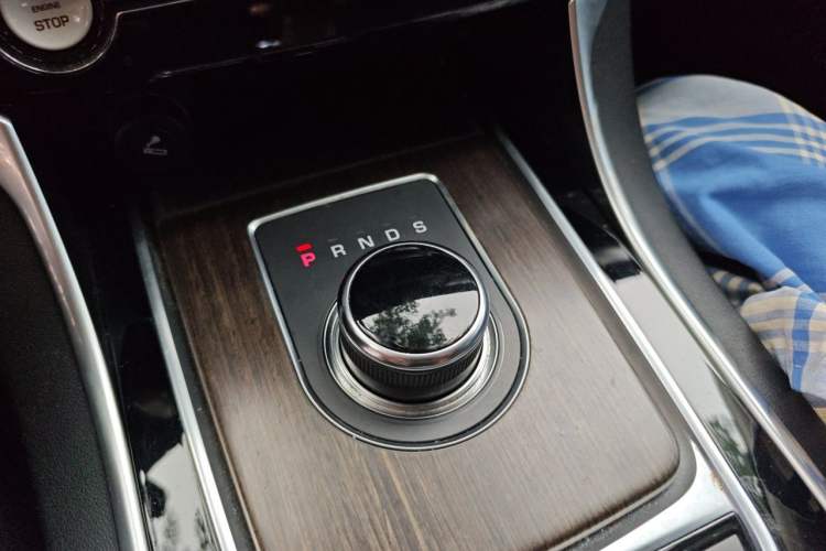 Used Jaguar XFL 2018 XFL 2.0T 200PS Elite Edition Gear Lever