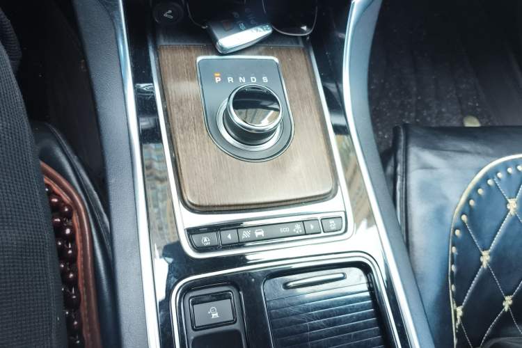 Used Jaguar XFL 2018 XFL 2.0T 200PS Elite Edition Gear Lever