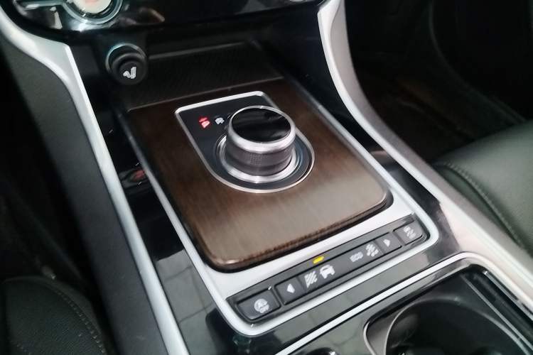 Used Jaguar XFL 2018 XFL 2.0T 200PS Elite Edition Gear Lever