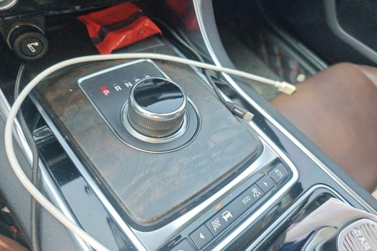 Used Jaguar XFL 2018 XFL 2.0T 250 PS Luxury Edition Gear Lever