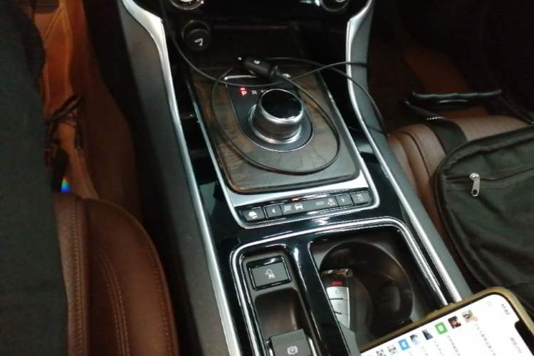 Used Jaguar XFL 2018 XFL 2.0T 250 PS Luxury Edition Gear Lever