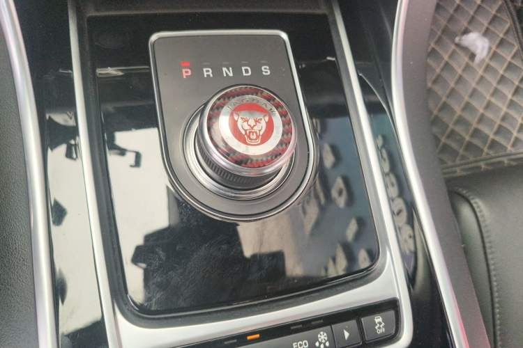 Used Jaguar XFL 2018 XFL 2.0T 200PS Luxury Edition Gear Lever