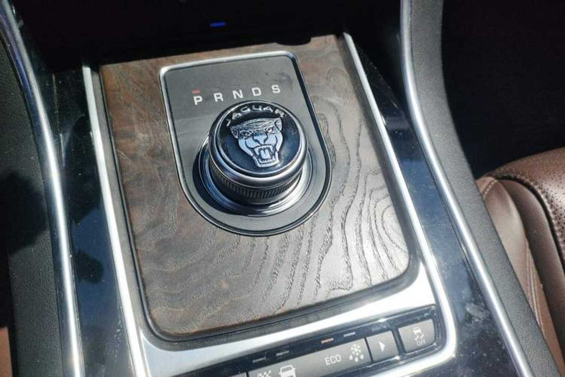 Used Jaguar XFL 2018 XFL 2.0T 250 PS Luxury Edition Gear Lever