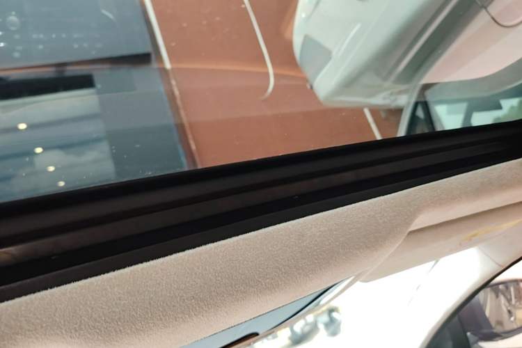 Used Jaguar XFL 2018 XFL 3.0 SC 340 PS Luxury Edition Headliner