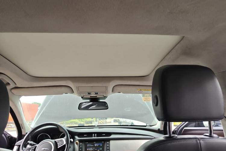Used Jaguar XFL 2018 XFL 2.0T 200PS Elite Edition Headliner