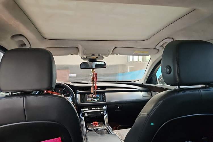 Used Jaguar XFL 2018 XFL 2.0T 200PS Elite Edition Headliner