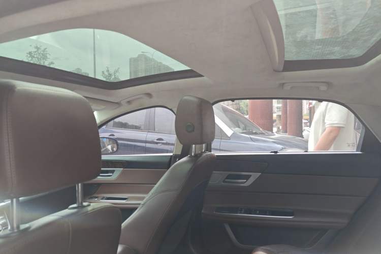 Used Jaguar XFL 2018 XFL 2.0T 250 PS Luxury Edition Headliner