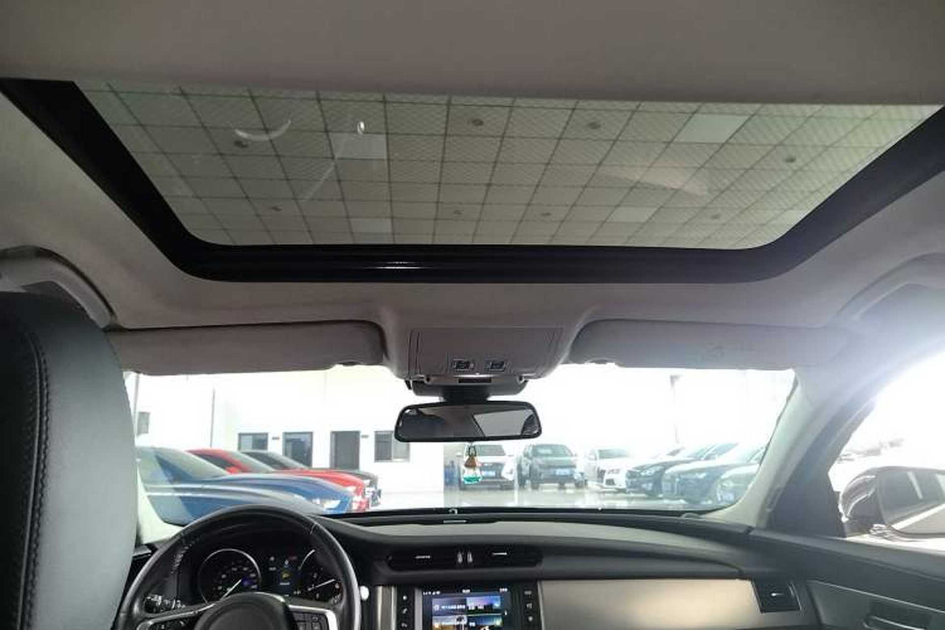 Used Jaguar XFL 2018 XFL 2.0T 200PS Elite Edition Headliner