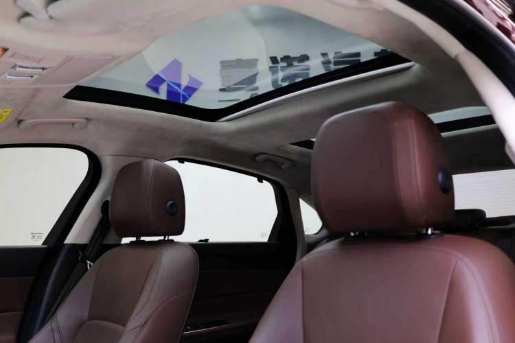 Used Jaguar XFL 2018 XFL 2.0T 250 PS Luxury Edition Headliner