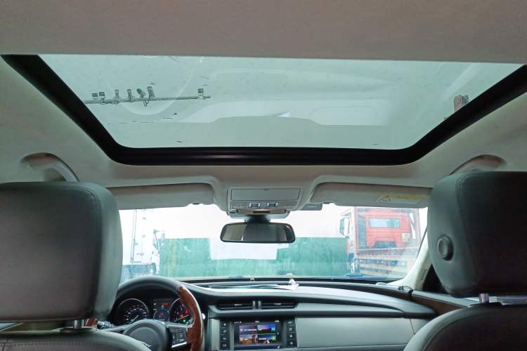 Used Jaguar XFL 2018 XFL 2.0T 200PS Elite Edition Headliner
