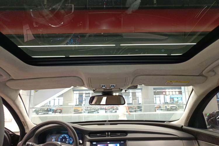 Used Jaguar XFL 2018 XFL 2.0T 250 PS Luxury Edition Headliner
