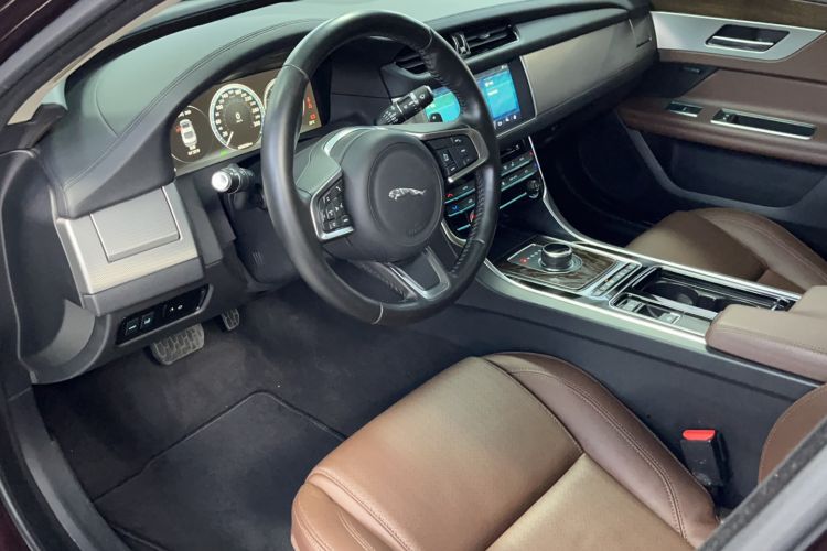 Used Jaguar XFL 2018 XFL 2.0T 250 PS Luxury Edition Interior 1