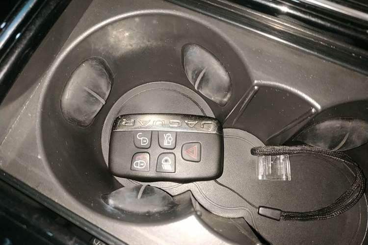 Used Jaguar XFL 2018 XFL 2.0T 250 PS Luxury Edition Interior 1
