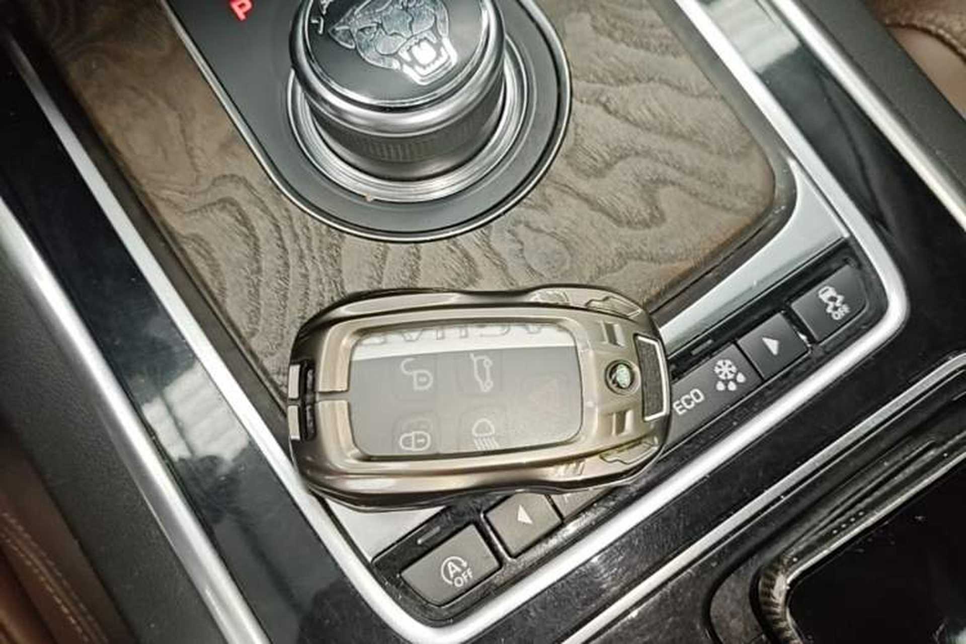 Used Jaguar XFL 2018 XFL 2.0T 250 PS Luxury Edition Interior 1