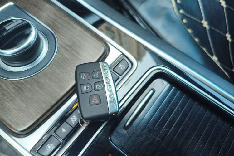 Used Jaguar XFL 2018 XFL 2.0T 200PS Elite Edition Interior 1