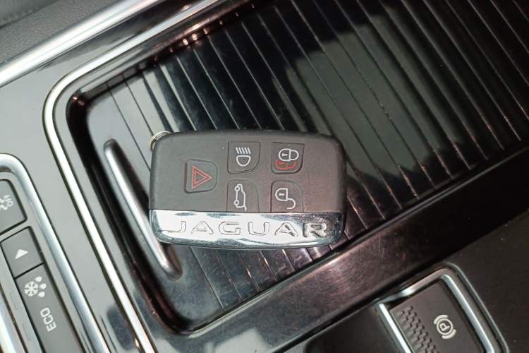 Used Jaguar XFL 2018 XFL 2.0T 200PS Elite Edition Interior 1