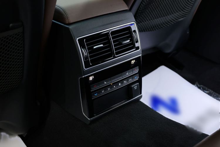 Used Jaguar XFL 2018 XFL 2.0T 250 PS Luxury Edition Interior 11