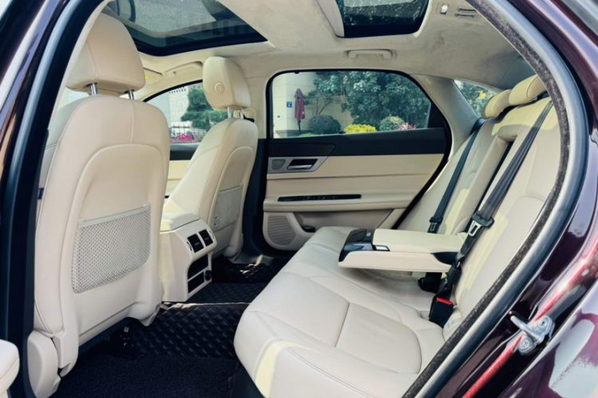 Used Jaguar XFL 2018 XFL 2.0T 200PS Elite Edition Interior 2