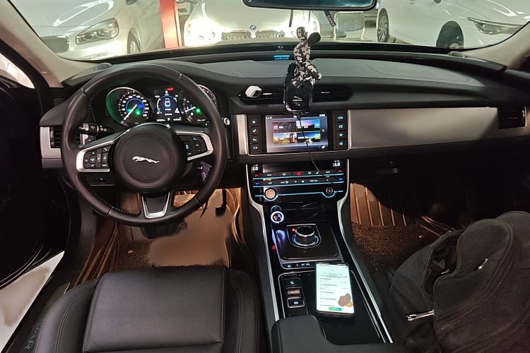Used Jaguar XFL 2018 XFL 2.0T 200PS Elite Edition Interior 2
