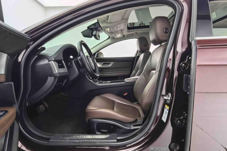 Used Jaguar XFL 2018 XFL 2.0T 250 PS Luxury Edition Interior 2