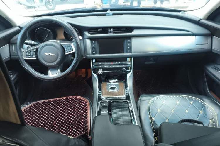 Used Jaguar XFL 2018 XFL 2.0T 200PS Elite Edition Interior 2