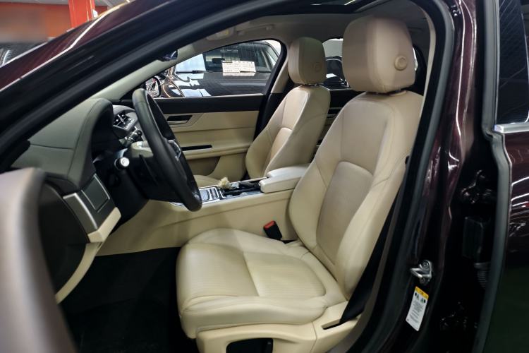 Used Jaguar XFL 2018 XFL 2.0T 250 PS Luxury Edition Interior 2