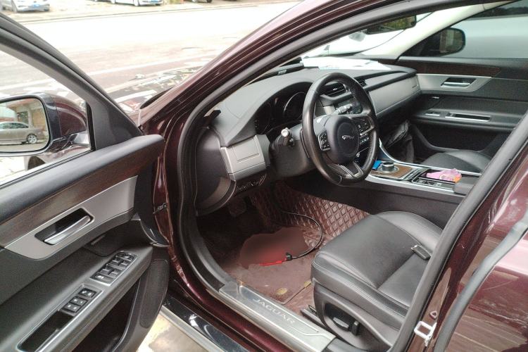 Used Jaguar XFL 2018 XFL 2.0T 200PS Elite Edition Interior 3