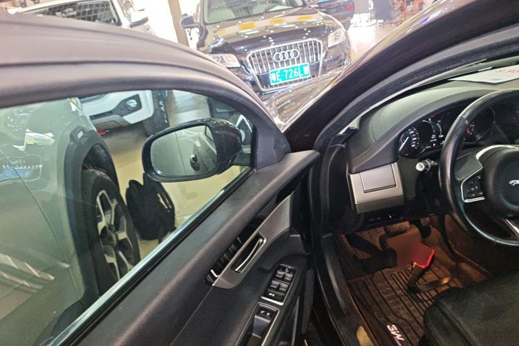 Used Jaguar XFL 2018 XFL 2.0T 200PS Luxury Edition Interior 3