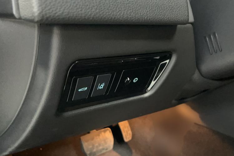 Used Jaguar XFL 2018 XFL 2.0T 250 PS Luxury Edition Interior 4