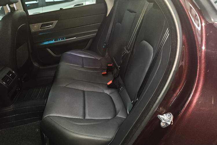 Used Jaguar XFL 2018 XFL 2.0T 200PS Elite Edition Interior 4