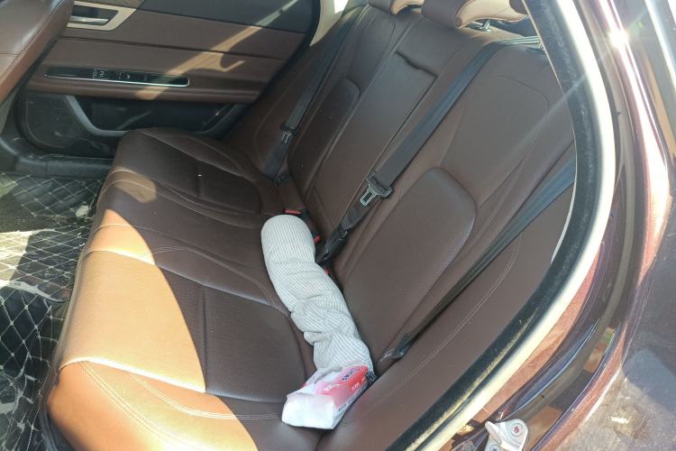 Used Jaguar XFL 2018 XFL 2.0T 250 PS Luxury Edition Interior 4
