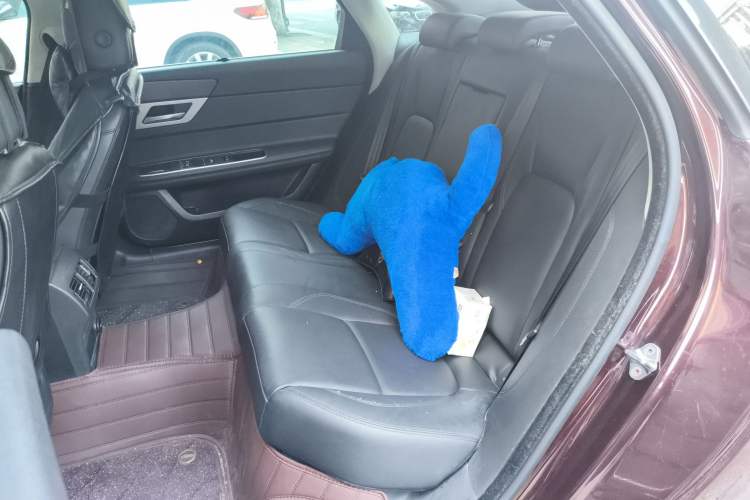 Used Jaguar XFL 2018 XFL 2.0T 200PS Elite Edition Interior 4