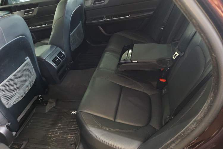 Used Jaguar XFL 2018 XFL 2.0T 200PS Luxury Edition Interior 4