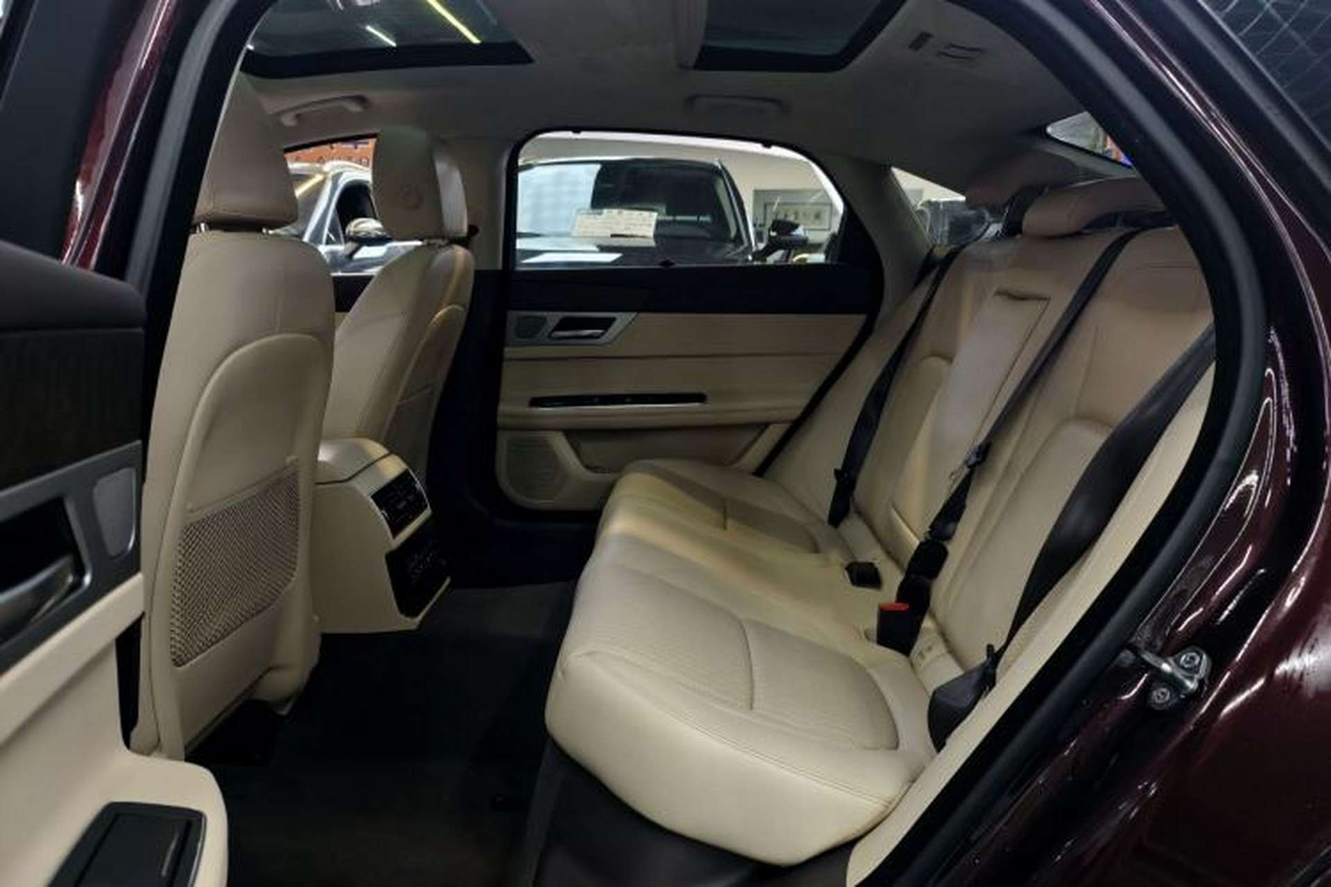 Used Jaguar XFL 2018 XFL 2.0T 250 PS Luxury Edition Interior 4