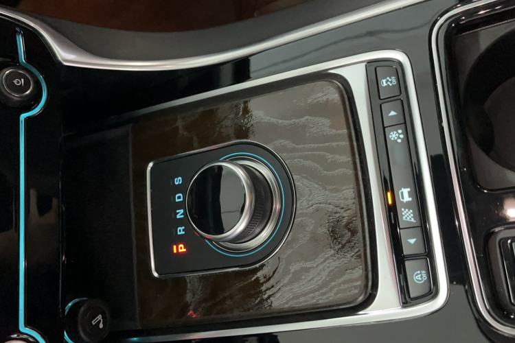 Used Jaguar XFL 2018 XFL 2.0T 250 PS Luxury Edition Interior 5