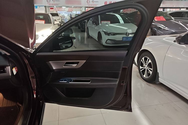 Used Jaguar XFL 2018 XFL 2.0T 200PS Elite Edition Interior 5