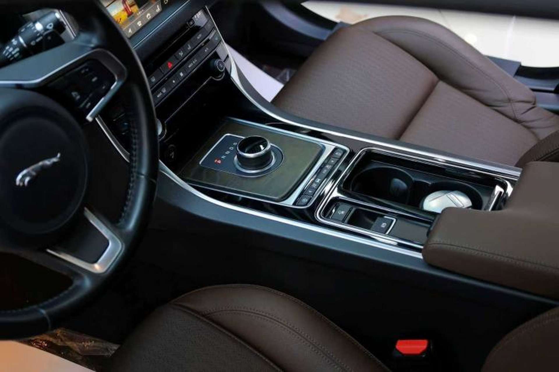 Used Jaguar XFL 2018 XFL 2.0T 250 PS Luxury Edition Interior 5